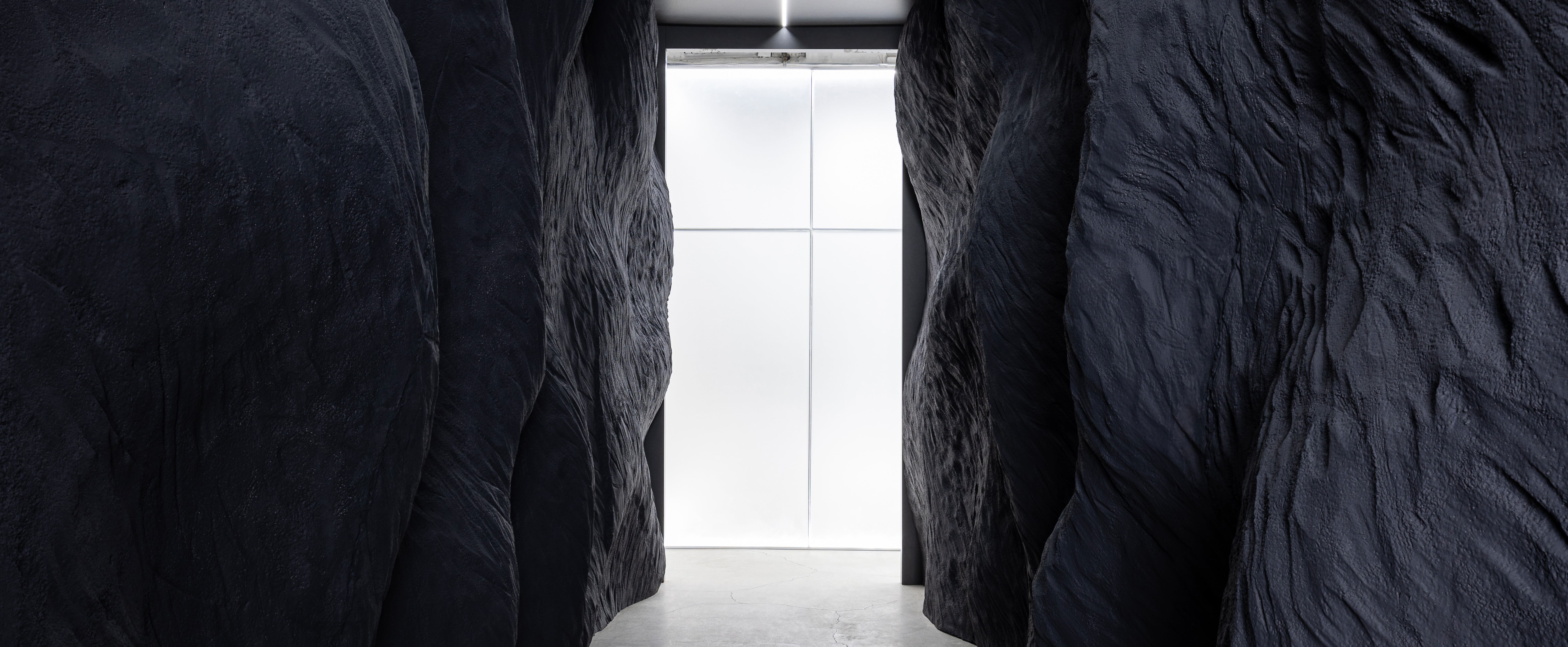 エンブレイス展示